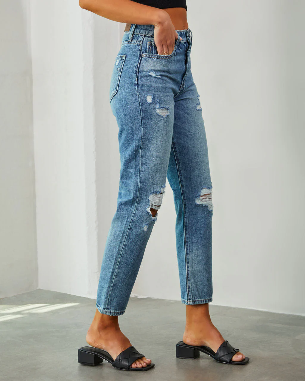 Enya Distressed Cropped Jeans